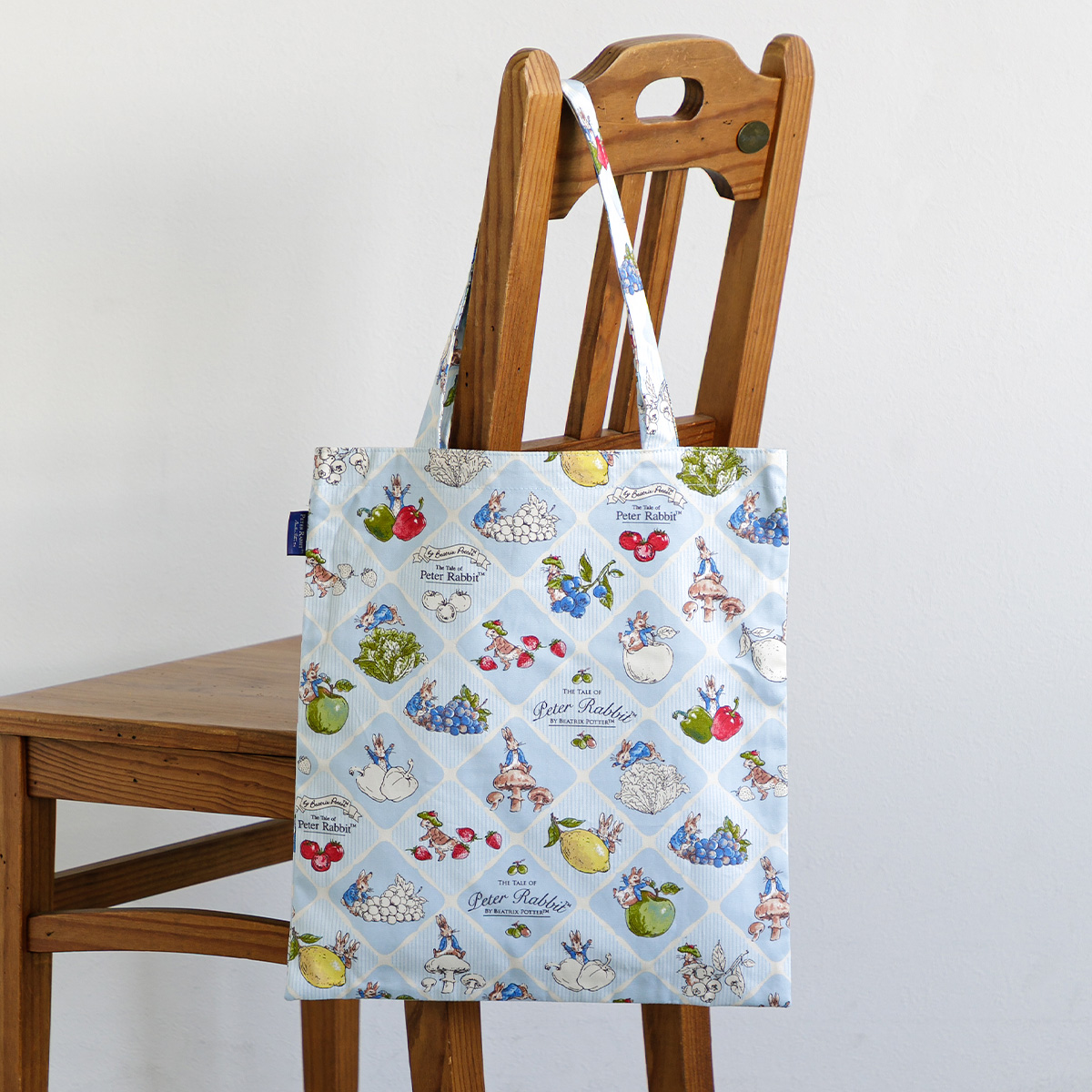 ピーターラビット　トートバッグ　フルーツ＆ベジ/タイル　ブルー　製品